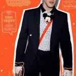 Seth Kuhlmann diventa un sexy Topolino per il magazine Adon - Thumbnail