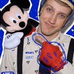 Seth Kuhlmann diventa un sexy Topolino per il magazine Adon - Thumbnail