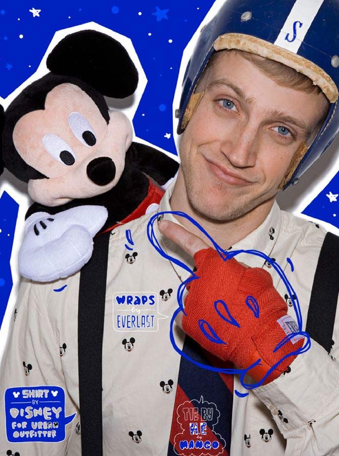 Seth Kuhlmann diventa un sexy Topolino per il magazine Adon