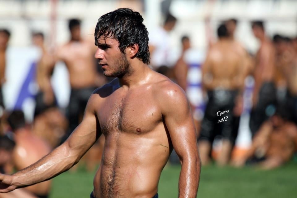 Lotta scivolosa in Turchia. &Egrave; il wrestling "oliato"