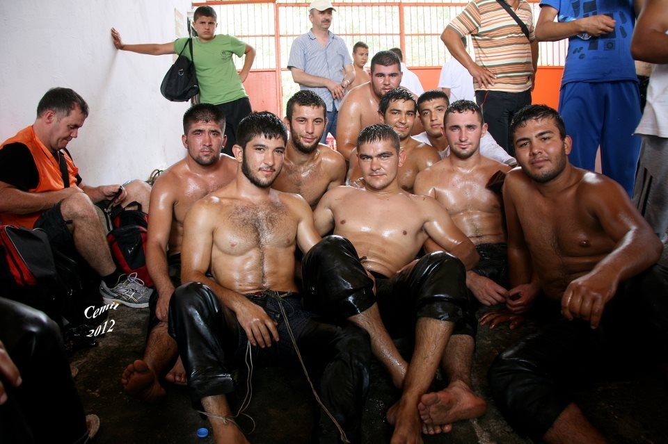 Lotta scivolosa in Turchia. &Egrave; il wrestling "oliato"