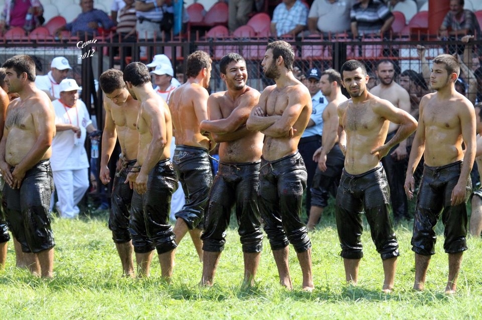 Lotta scivolosa in Turchia. &Egrave; il wrestling "oliato"