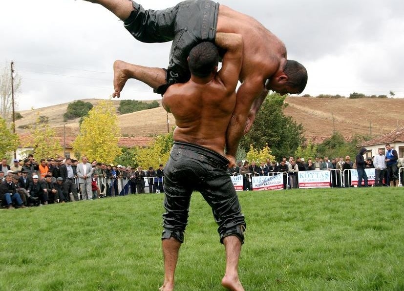 Lotta scivolosa in Turchia. &Egrave; il wrestling "oliato"