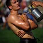 Lotta scivolosa in Turchia. &Egrave; il wrestling "oliato" - Thumbnail