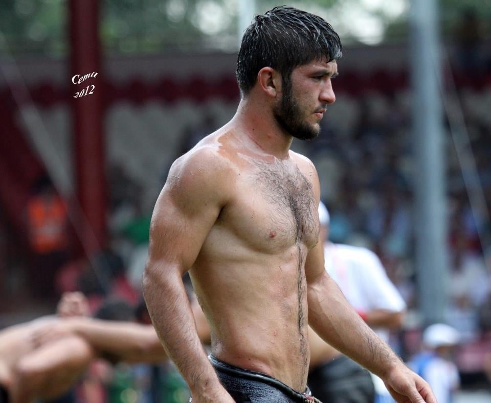Lotta scivolosa in Turchia. &Egrave; il wrestling "oliato"