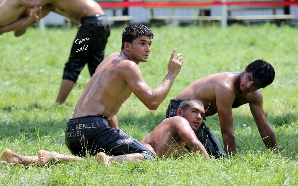 Lotta scivolosa in Turchia. &Egrave; il wrestling "oliato"