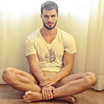 Lucas Malvacini, intervistato da un magazine gay, posa quasi nudo - Thumbnail