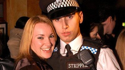 Lo stripper poliziotto che fa arrabiare Scotland Yard