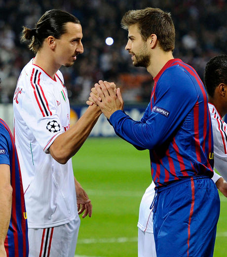 Piqu&eacute; e Ibra, e la mano morta in campo. Le foto della complicit&agrave;