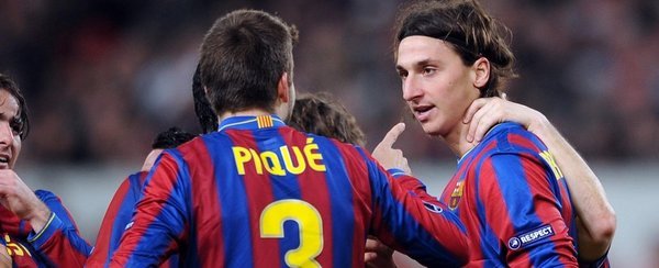 Piqu&eacute; e Ibra, e la mano morta in campo. Le foto della complicit&agrave;