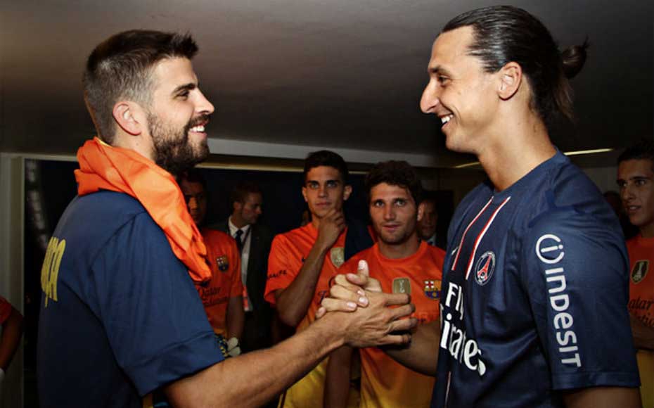 Piqu&eacute; e Ibra, e la mano morta in campo. Le foto della complicit&agrave;
