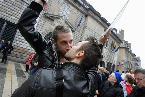 Le foto simbolo del Mariage Pour Tous