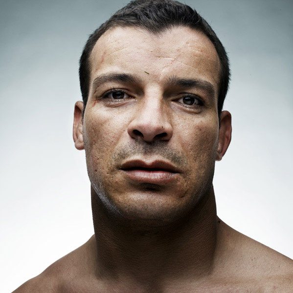 Le facce rotte dei rugbisti fotografate da Denis Rouvre