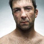 Le facce rotte dei rugbisti fotografate da Denis Rouvre - Thumbnail