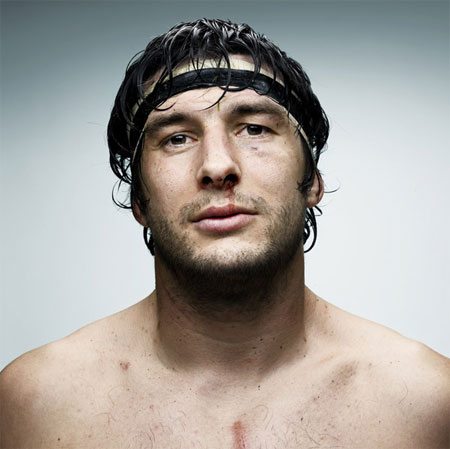 Le facce rotte dei rugbisti fotografate da Denis Rouvre