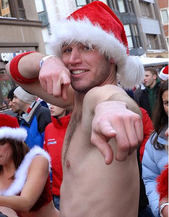 La corsa dei Babbi Natale in mutande