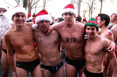 La corsa dei Babbi Natale in mutande