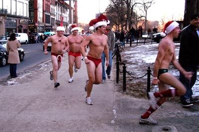 La corsa dei Babbi Natale in mutande