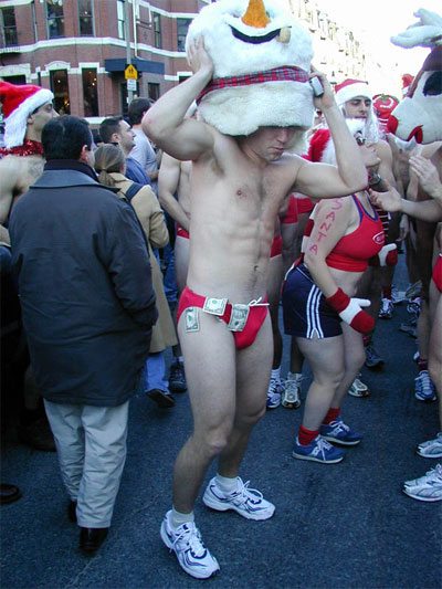 La corsa dei Babbi Natale in mutande