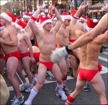 La corsa dei Babbi Natale in mutande