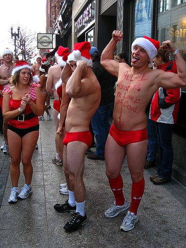 La corsa dei Babbi Natale in mutande