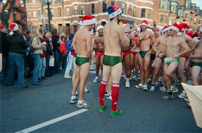 La corsa dei Babbi Natale in mutande
