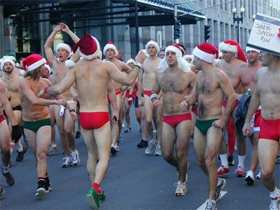 La corsa dei Babbi Natale in mutande