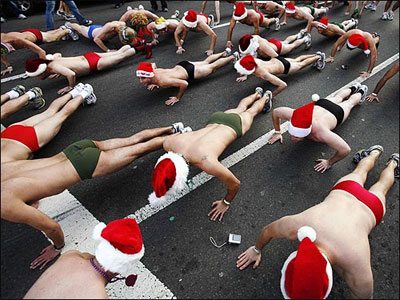 La corsa dei Babbi Natale in mutande