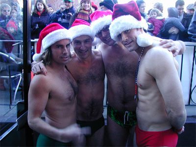 La corsa dei Babbi Natale in mutande