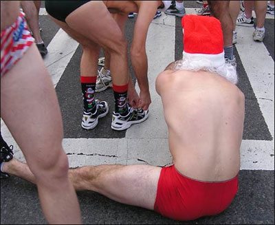 La corsa dei Babbi Natale in mutande