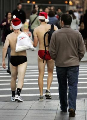 La corsa dei Babbi Natale in mutande