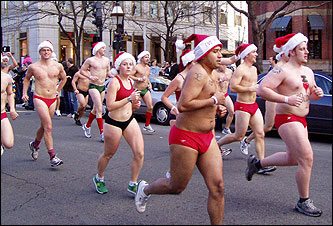 La corsa dei Babbi Natale in mutande