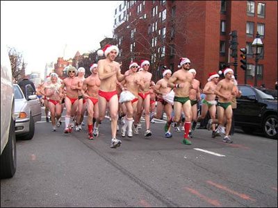La corsa dei Babbi Natale in mutande