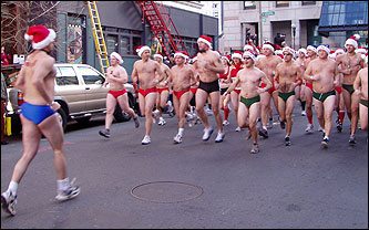 La corsa dei Babbi Natale in mutande