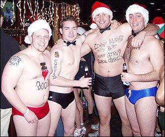La corsa dei Babbi Natale in mutande