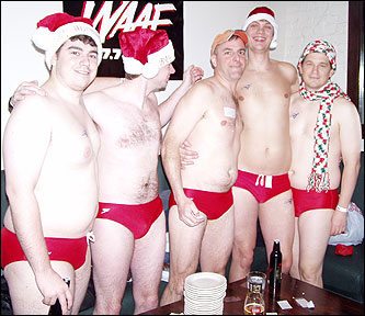 La corsa dei Babbi Natale in mutande