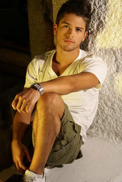 Giovane e bellissimo, Andres Marcado conquister&agrave; Hollywood