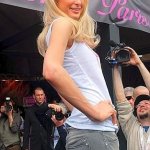 Paris Hilton sfila al Cosmoprof di Bologna - Thumbnail