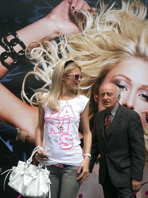 Paris Hilton sfila al Cosmoprof di Bologna