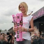 Paris Hilton sfila al Cosmoprof di Bologna - Thumbnail