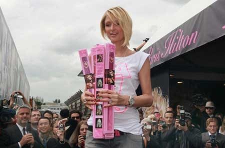 Paris Hilton sfila al Cosmoprof di Bologna