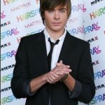 Zac Efron mette in mostra i muscoli - Thumbnail