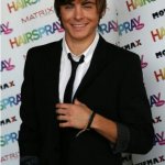 Zac Efron mette in mostra i muscoli - Thumbnail