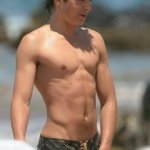 Zac Efron mette in mostra i muscoli - Thumbnail