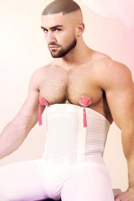 Fran&ccedil;ois Sagat evanescente
