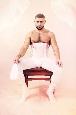 Fran&ccedil;ois Sagat evanescente