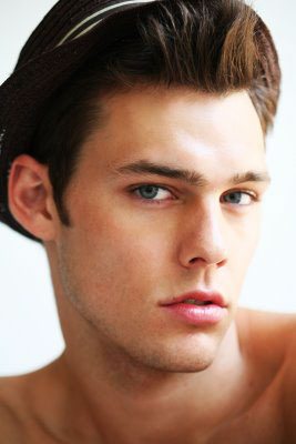 Holden Nowell, esempio di perfezione