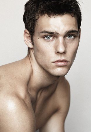 Holden Nowell, esempio di perfezione