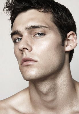 Holden Nowell, esempio di perfezione