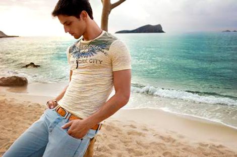 La campagna estiva Armani Exchange 08
